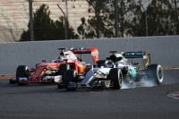 /album/fotogalerie-formel-1/vettel-vs-rosberg-ferrari-vs-mercedes-formel-1-test-barcelona-23-februar-2016-fotoshowbigimage-3b00c00a-929374-jpg/